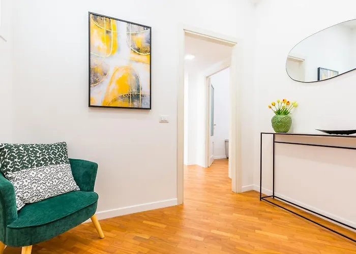 Stanzione Classy Flat At Vomero Central By Napoliapartments