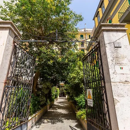 Stanzione Classy Flat At Vomero Central By Napoliapartments Exterior photo